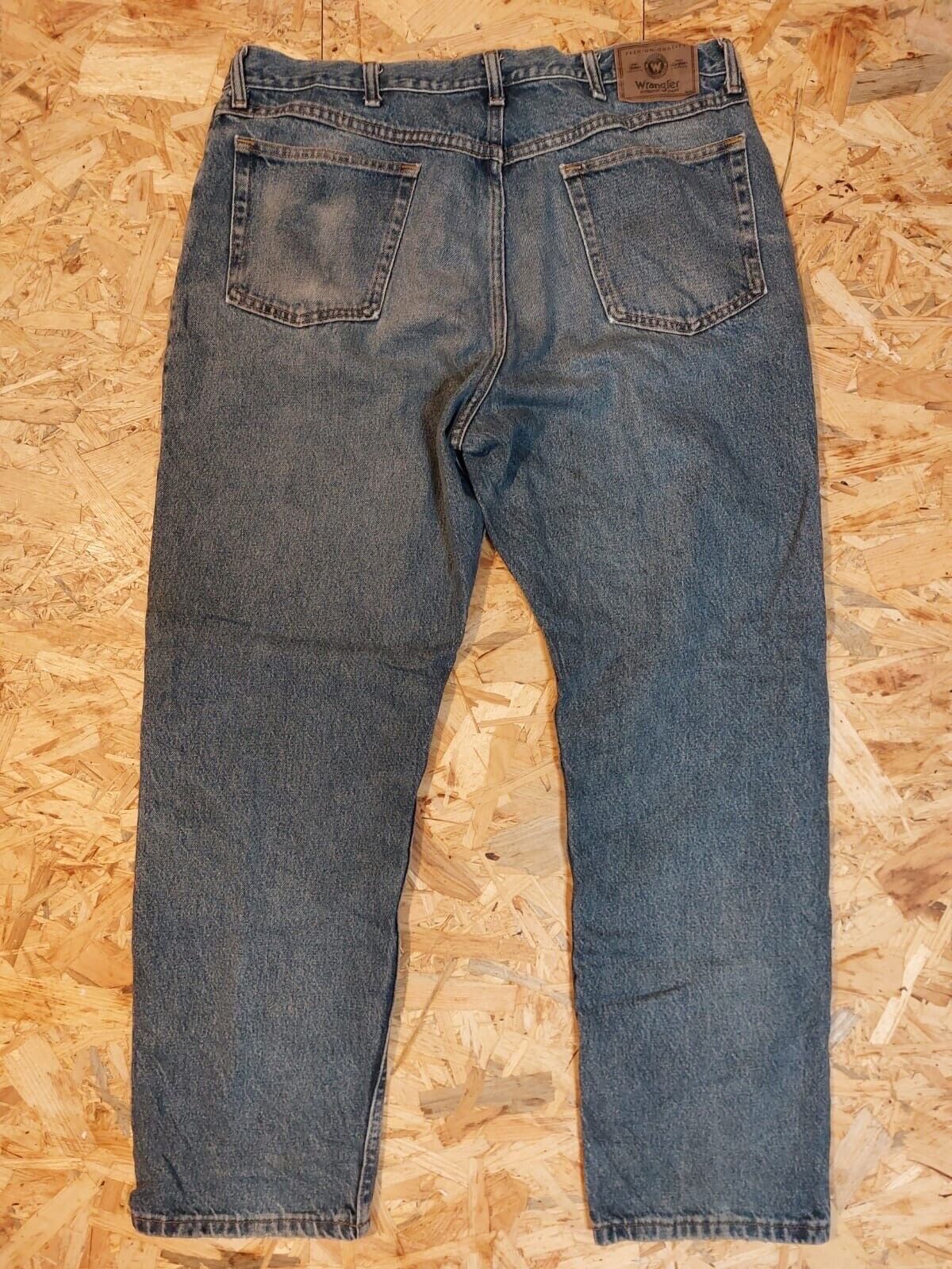 Vintage Wrangler W38 L32 Straight Fit Mid Blue Denim Jeans 90s retro