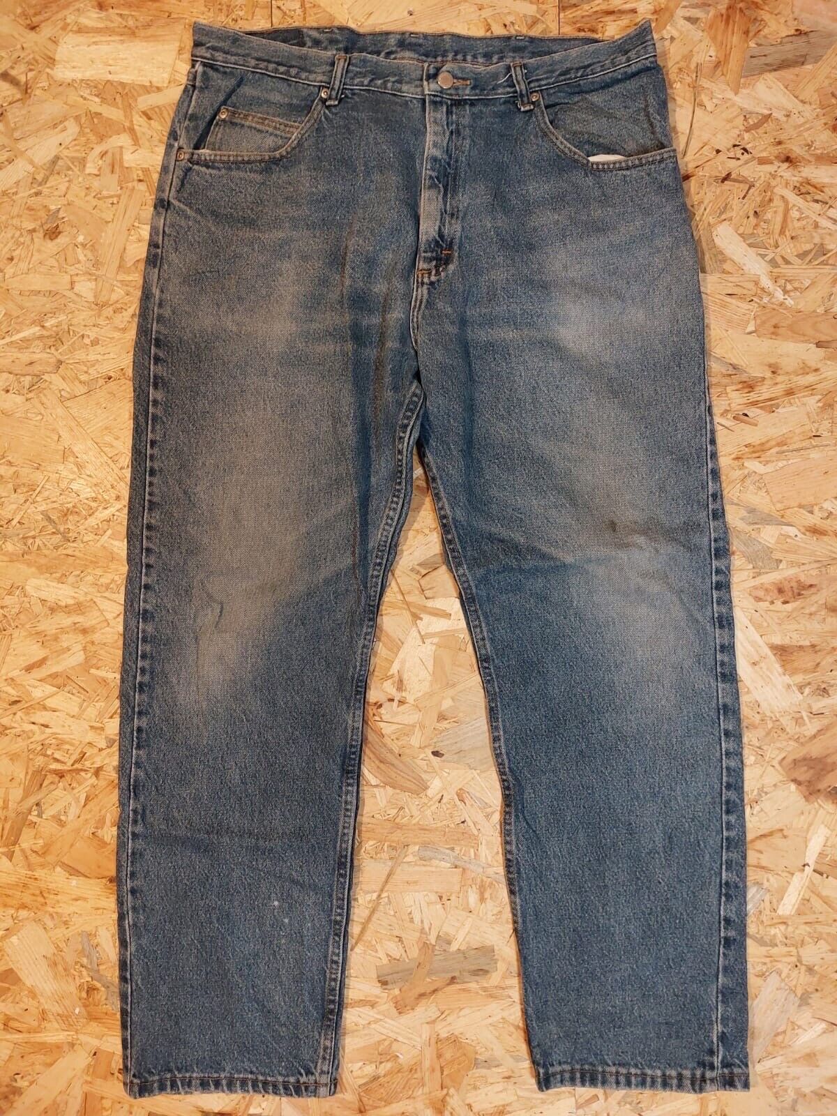 Vintage Wrangler W38 L32 Straight Fit Mid Blue Denim Jeans 90s retro