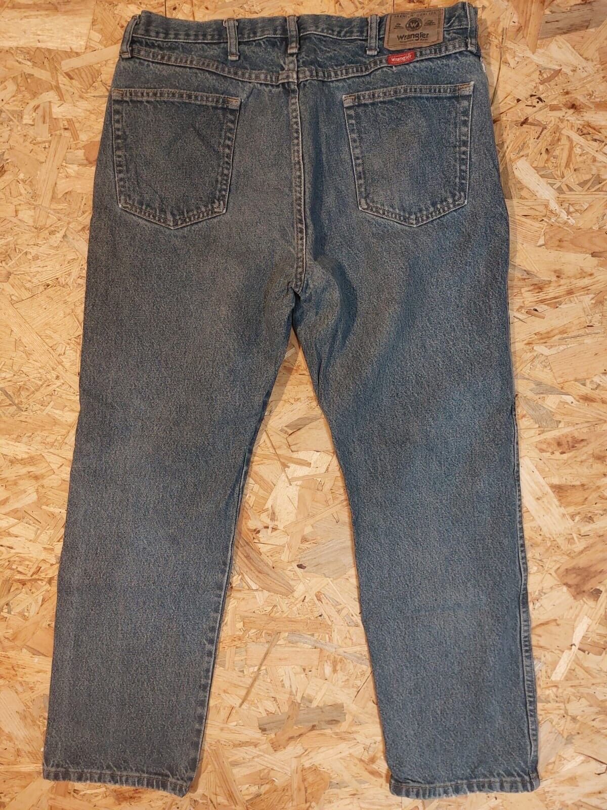 Vintage Wrangler W38 L30 Straight Fit Mid Blue Denim Jeans 90s retro